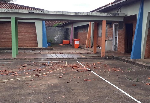 Escola no City Petrópolis foi alvo de vandalismo no último final de semana (Foto: Popmundi)